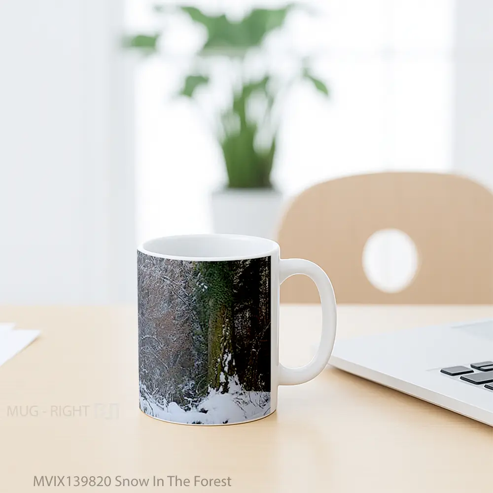 Mug Snow In The Forest Gelas Pemandangan Alam - All-side / Desain