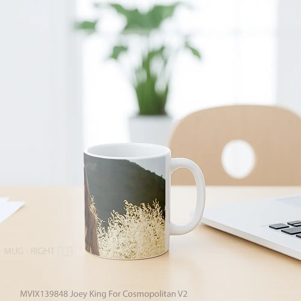 Mug Joey King For Cosmopolitan V2 Gelas Keramik Unik - All-side / Desain