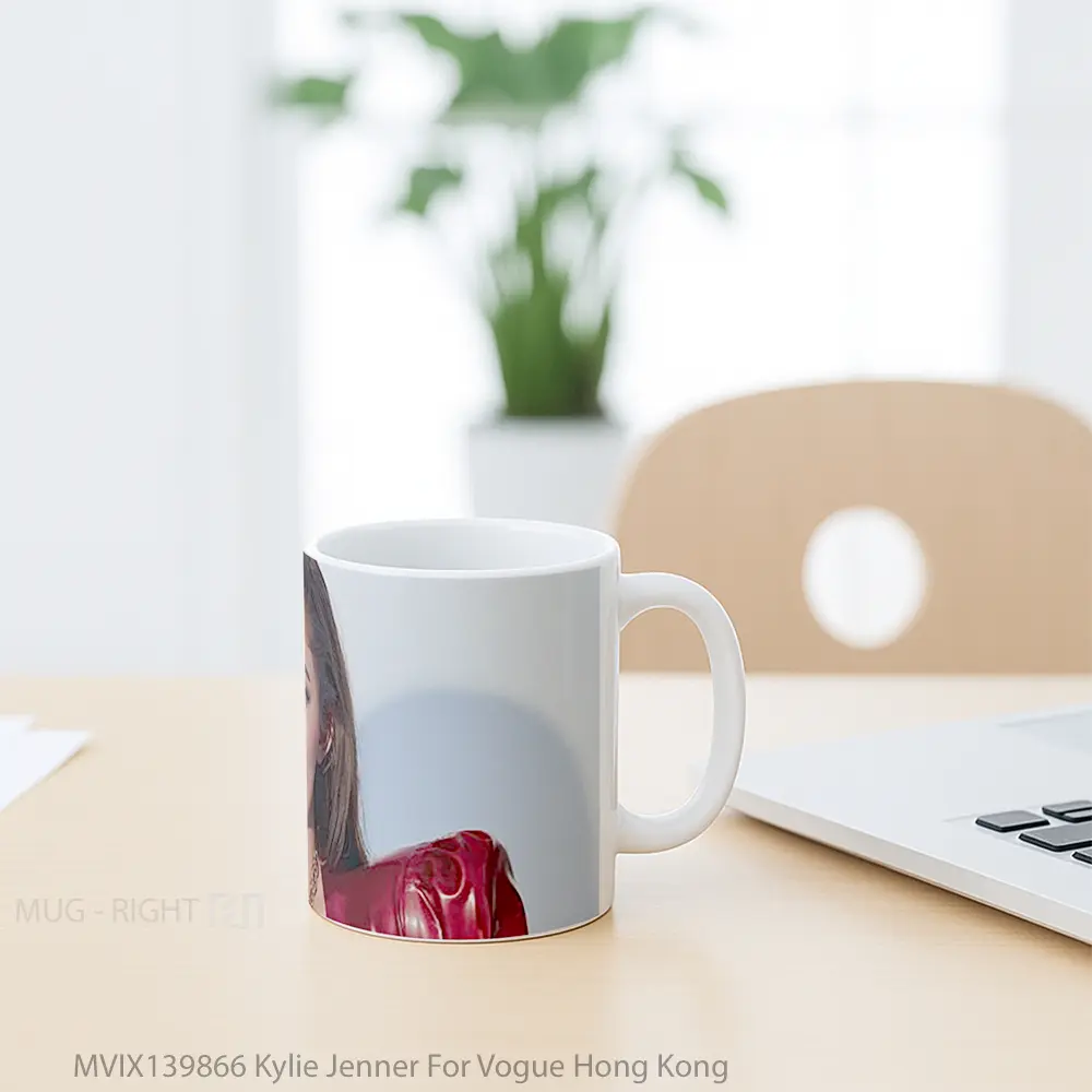 Mug Kylie Jenner For Vogue Hong Kong Gelas Selebriti - All-side / Desain