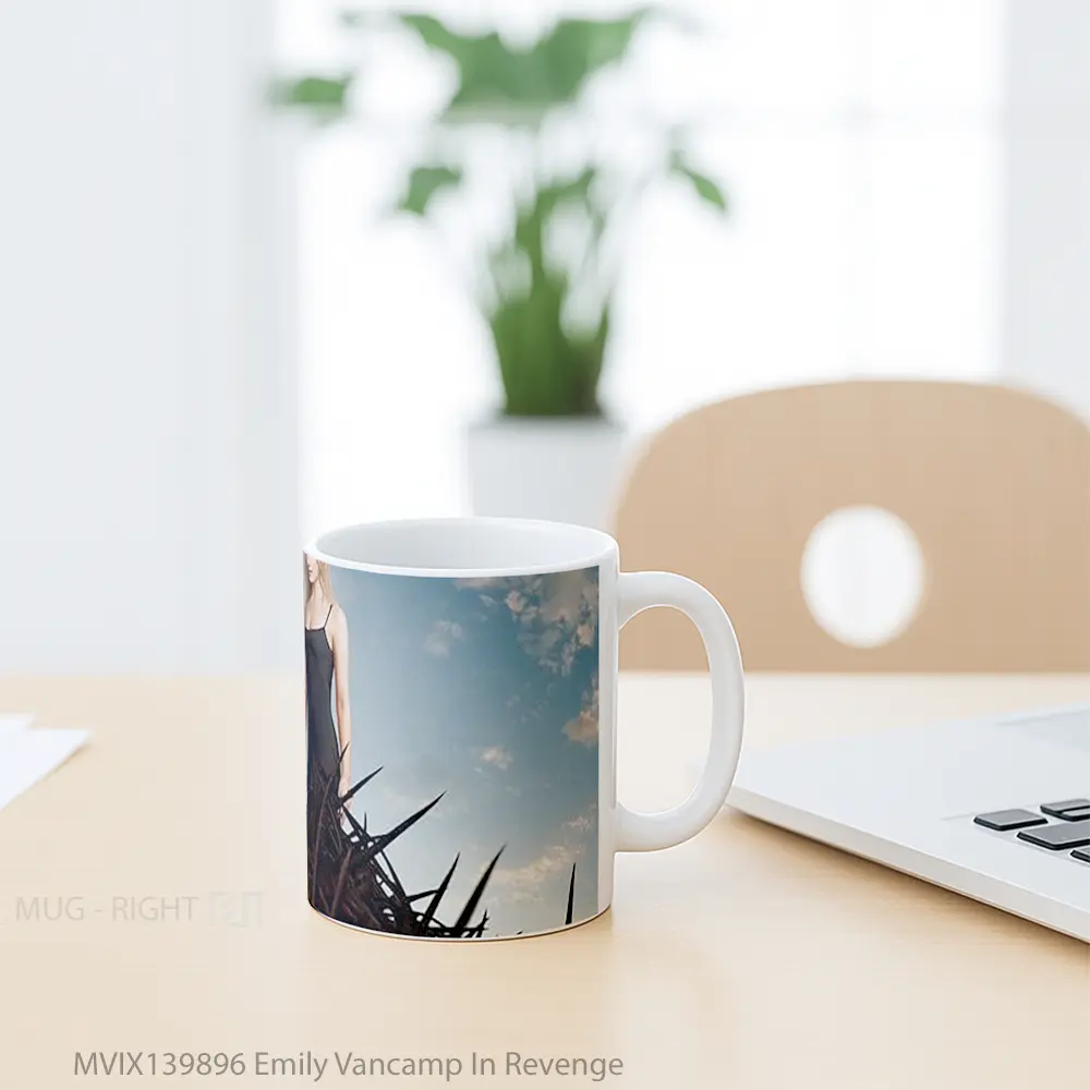 Mug Emily Vancamp In Revenge Gelas Keramik Unik - All-side / Desain