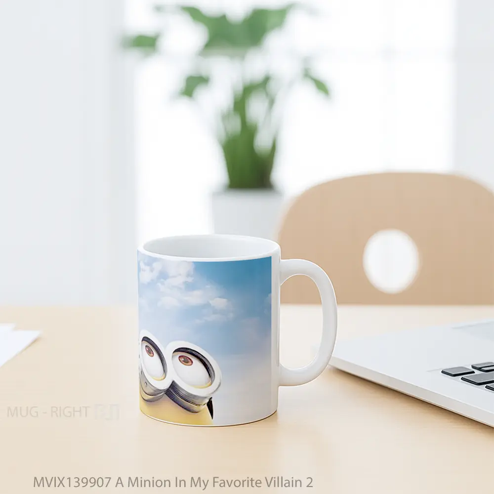 Mug A Minion In My Favorite Villain 2 Gelas Kartun - All-side / Desain