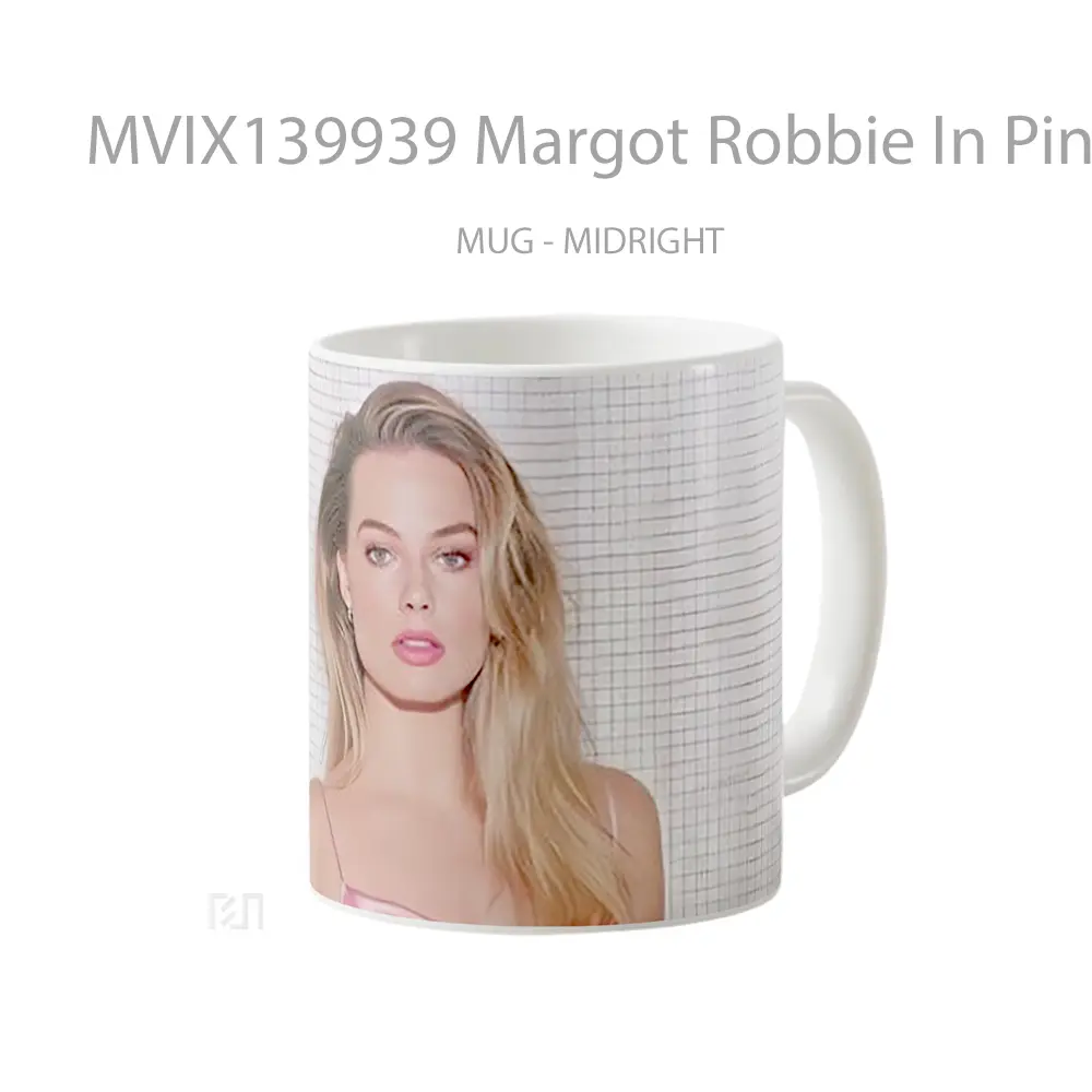 Mug Margot Robbie In Pink Dress Gelas Keramik Unik - All-side / Desain