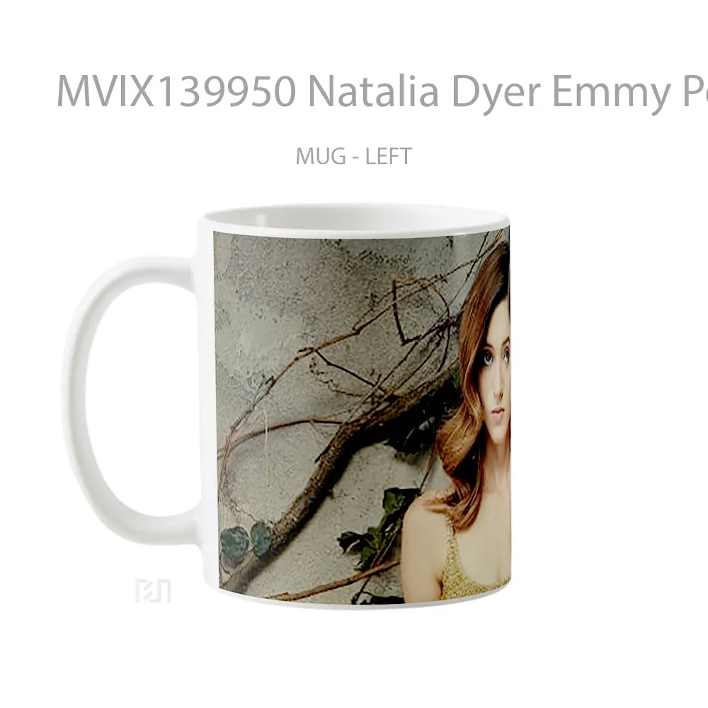 Mug Natalia Dyer Emmy Portrait Gelas Seni Modern - All-side / Desain