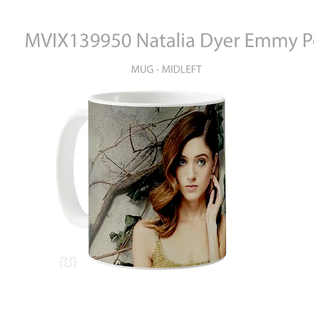 Mug Natalia Dyer Emmy Portrait Gelas Seni Modern - All-side / Desain