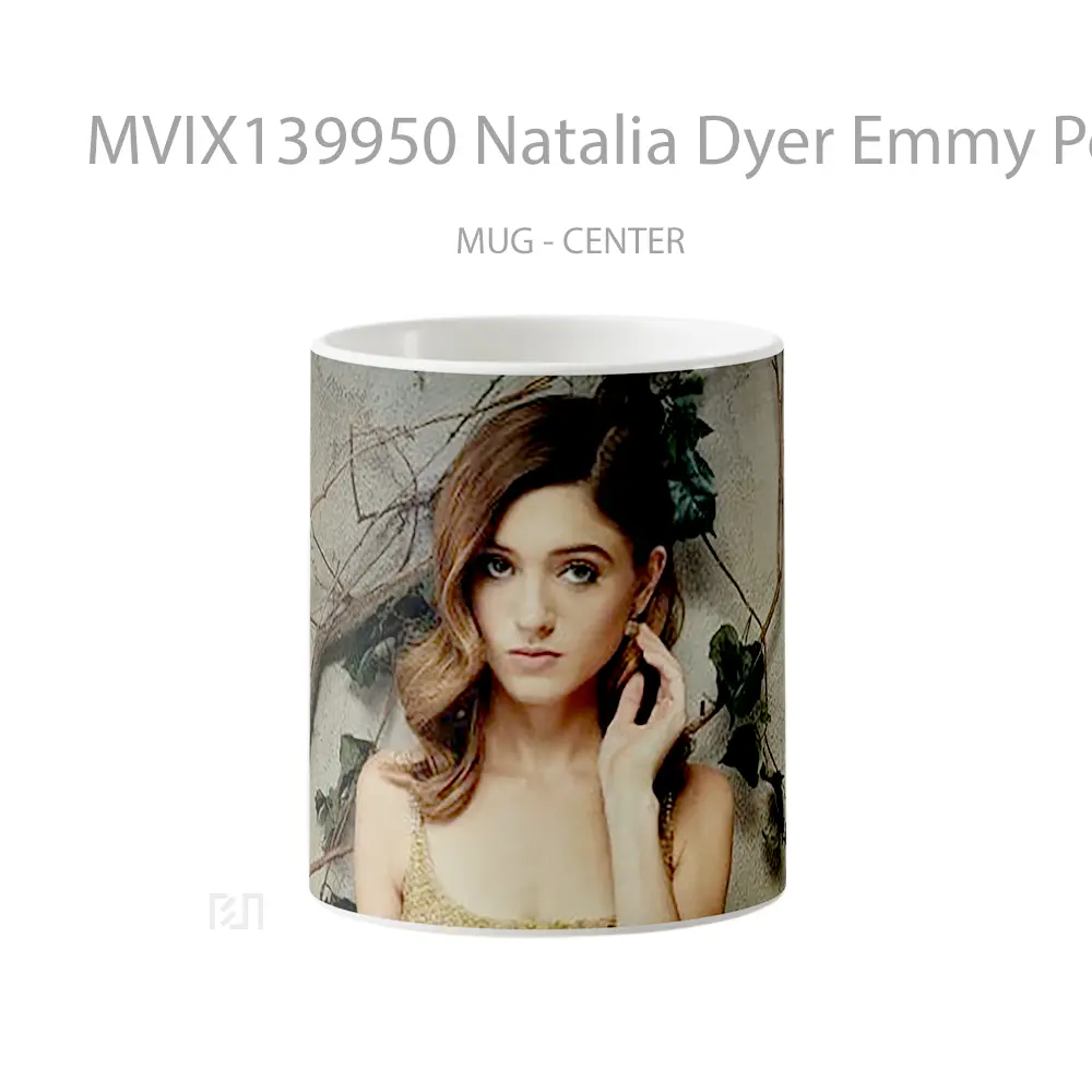 Mug Natalia Dyer Emmy Portrait Gelas Seni Modern
