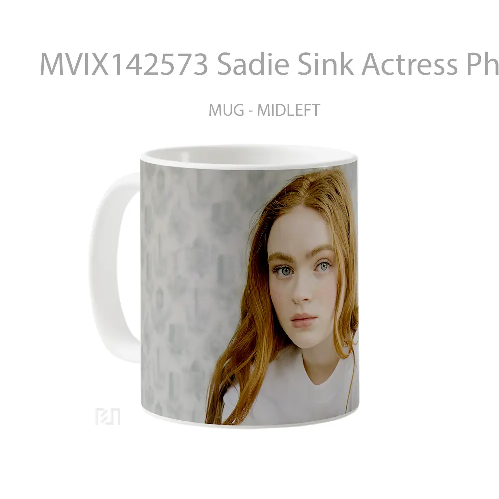 Mug Sadie Sink Actress Photoshoot Gelas Keramik Unik - All-side / Desain