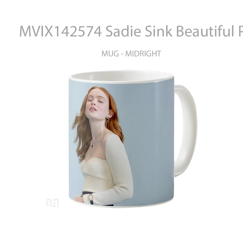 Mug Sadie Sink Beautiful Photoshoot Gelas Keramik Unik - All-side / Desain